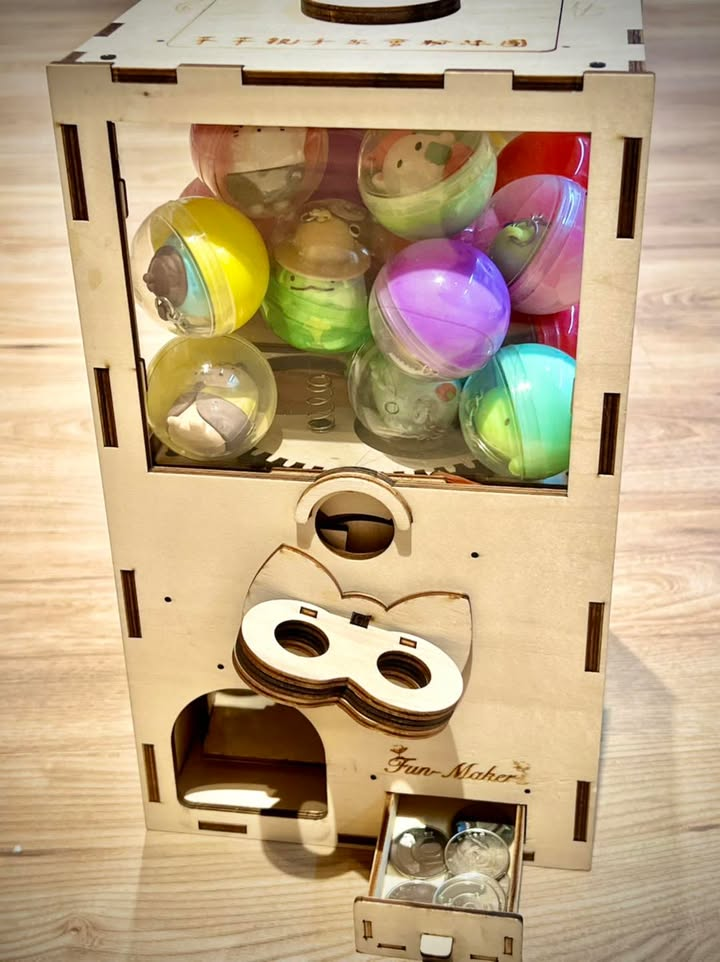 連續兩團都是九人座小車，這次出團終於又有遊覽車了，那就讓轉蛋…