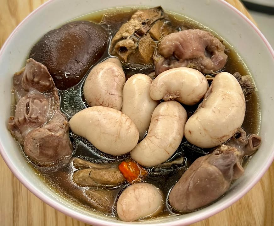 回到家有滿滿雞佛的雞湯，滿足！…